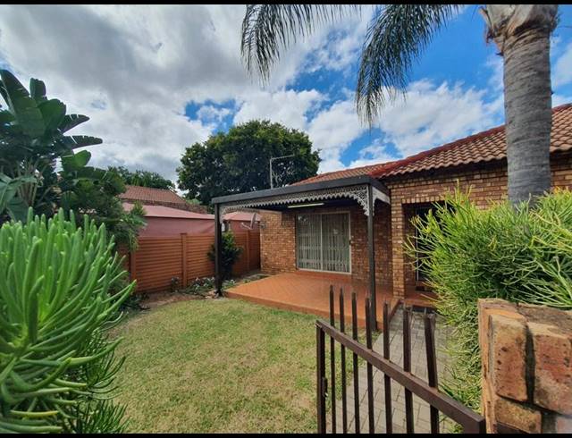 2 BEDROOM HOUSE FOR SALE IN THERESAPARK